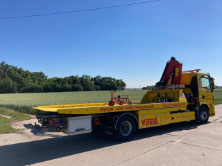 Spezialtransport auf dem Weg zur evangelischen Kita in Leeheim